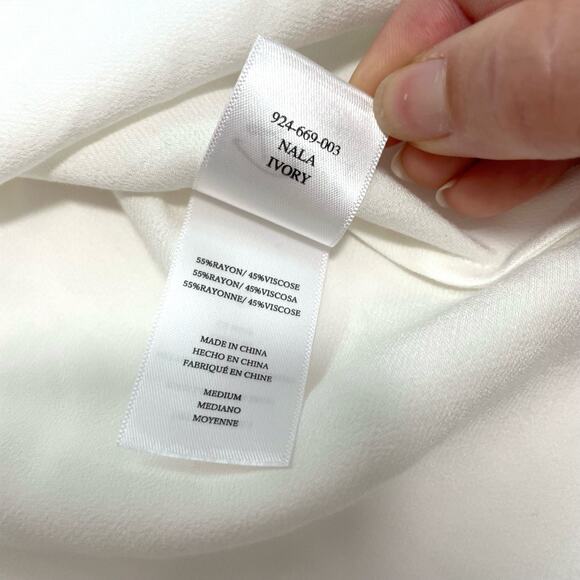 Rails Womens Nala Short Sleeve Top Blouse Size M Ivory V-Neck Shiny Satin Basic - Picture 7 of 11